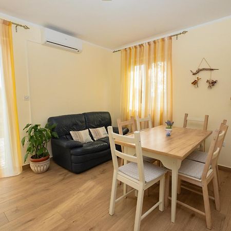 Apartman Doris Milohnici Buitenkant foto