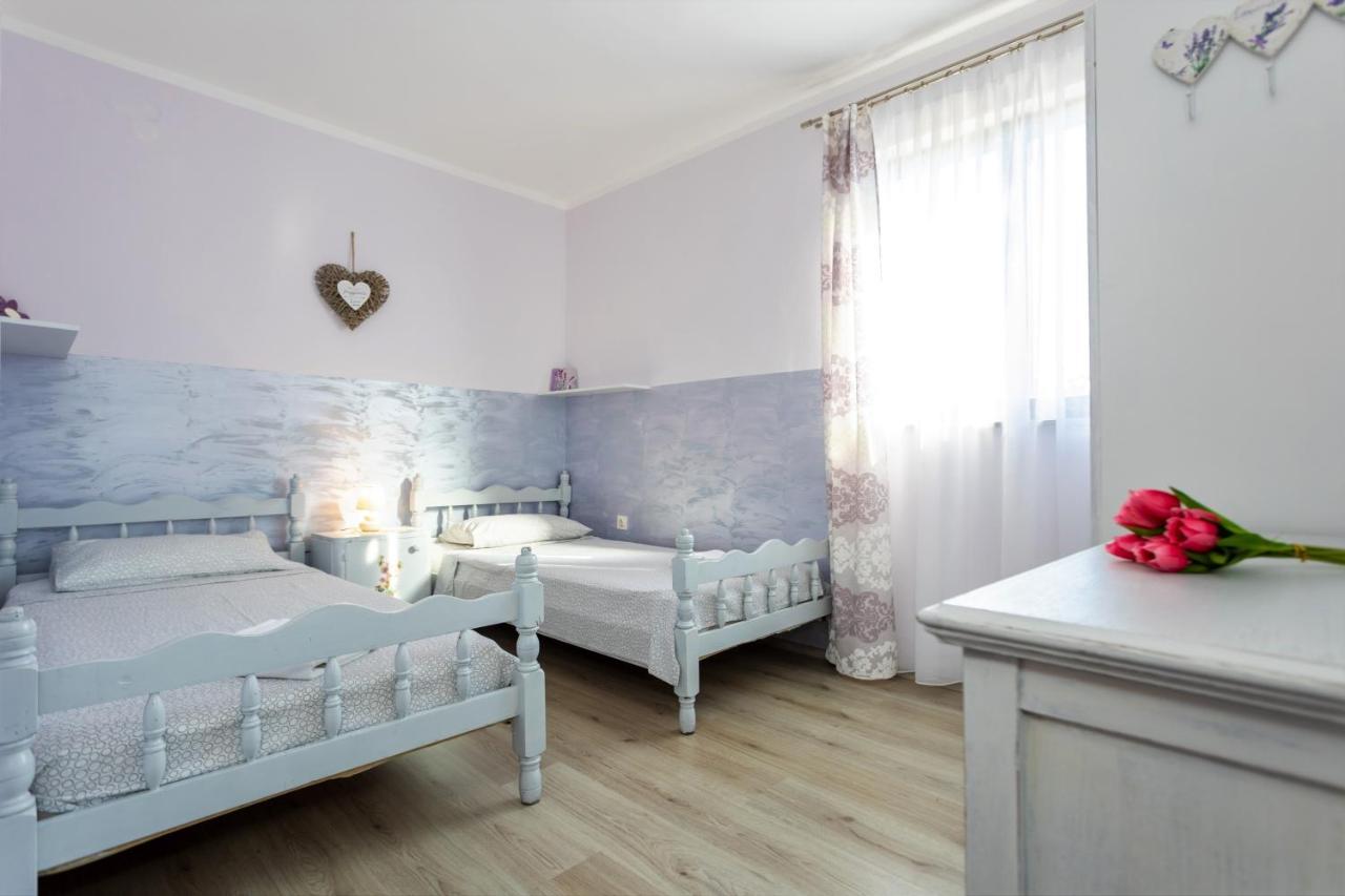 Apartman Doris Milohnici Buitenkant foto