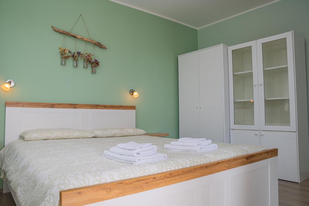 Apartman Doris Milohnici Buitenkant foto